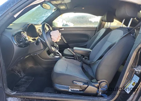 2019 Volkswagen Beetle S z USA, uszkodzony, nr VIN 3VWFD7AT0KM706446